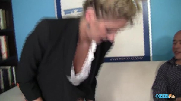 Throat Queen Enjoys Drooling on a Dick Before Fucking in Various Positions