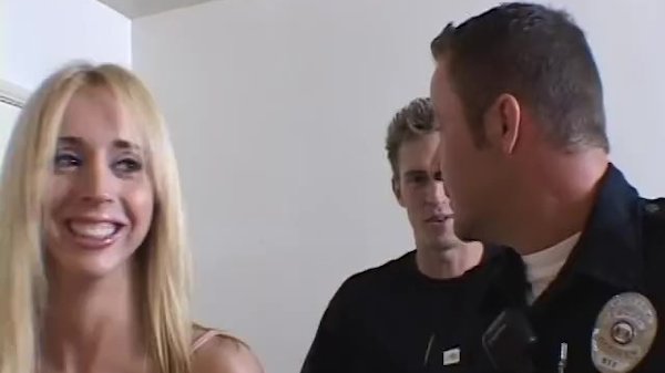 Cop fucks blondie instead of taking her to jail Porn Photo with Kelly Wells naked